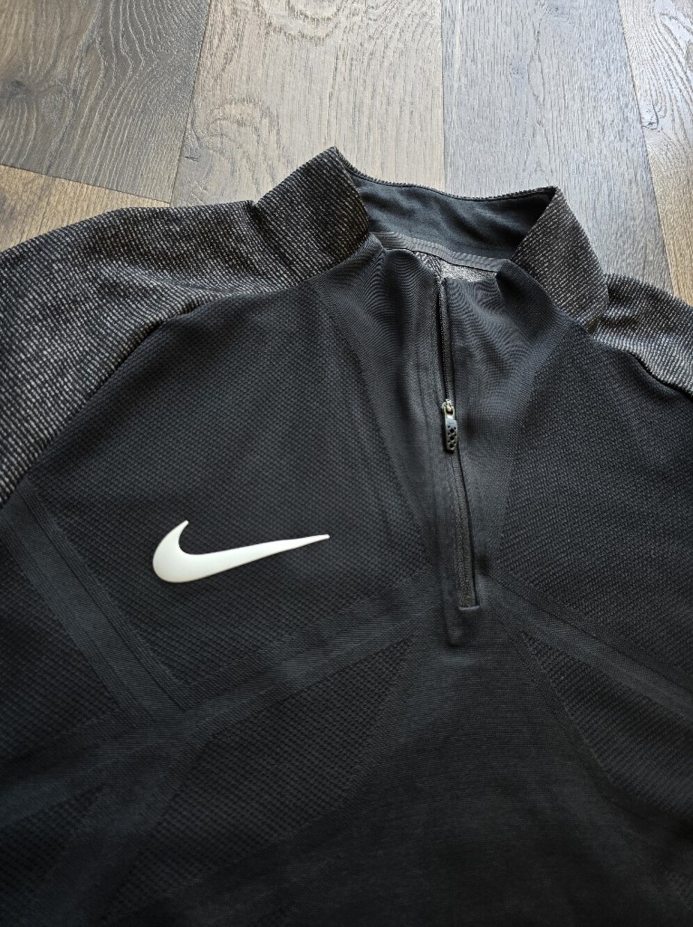 Nike Aeroswift Men’s Black/Grey Dri-FIT Quarter-Zip Training Top - Picture 4 of 6
